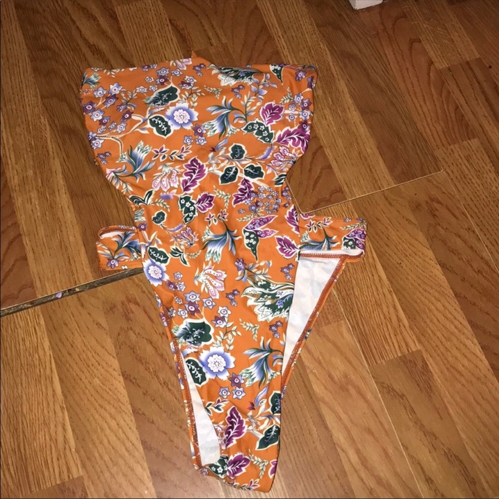 High-cut Tie-back Swimsuit